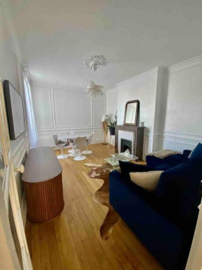 Superbe appartement avec moulures et cheminé